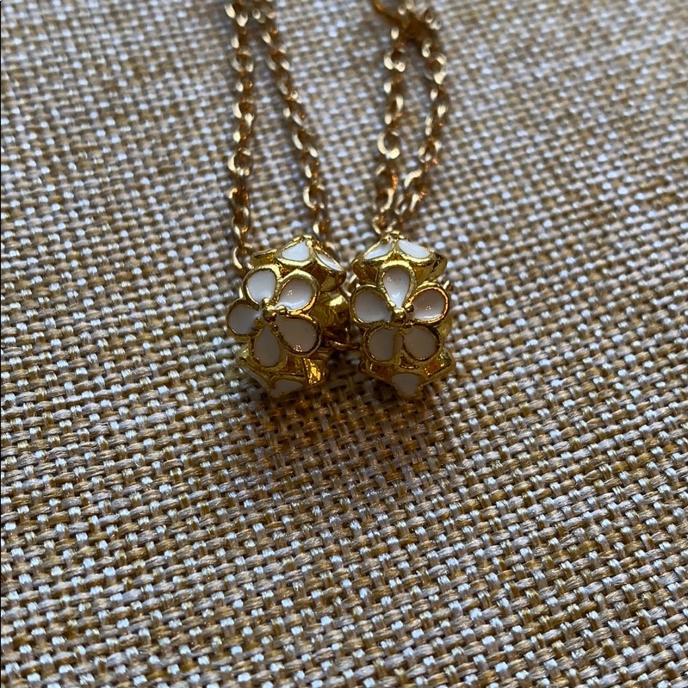 Daisy drop earrings